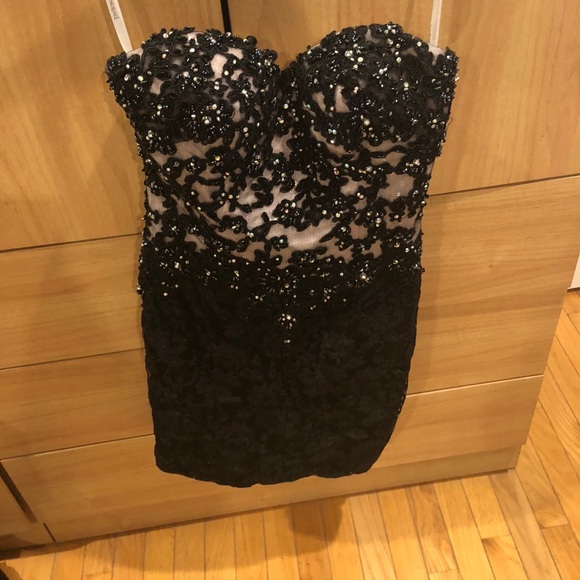 Tony Bowls Original. Size 4, worn once - Picture 2 of 5